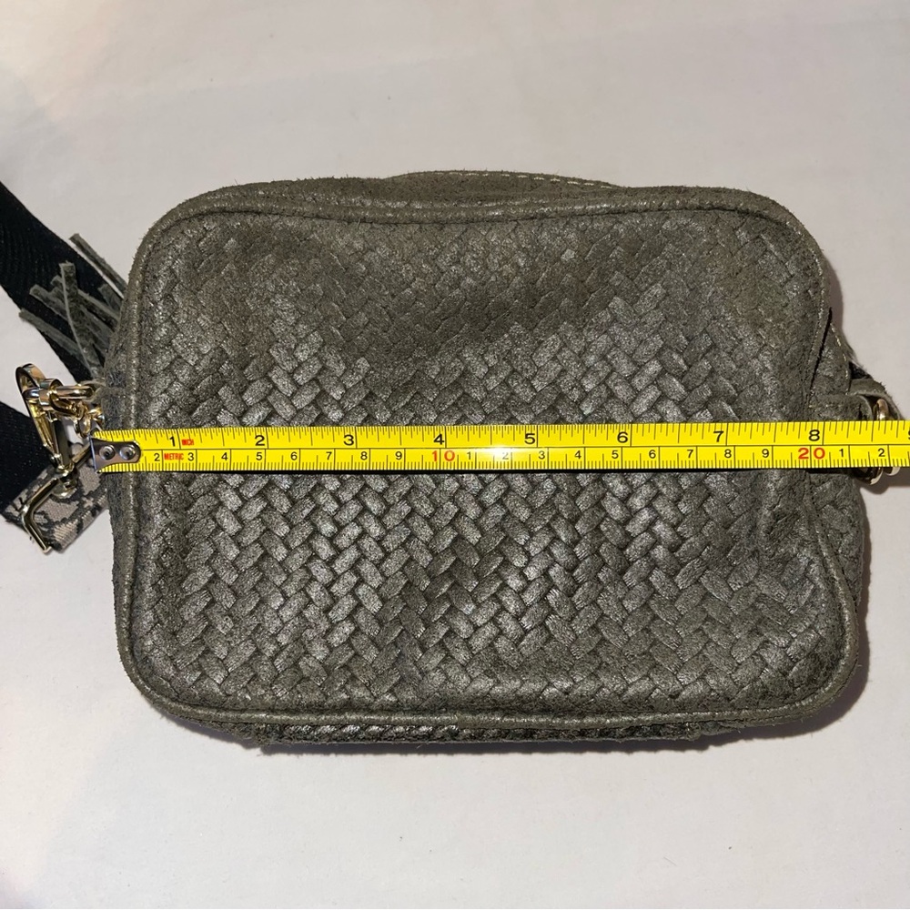Elegant Olive Green Woven Crossbody Camera Bag with Baroque Strap - Picture 5 of 9